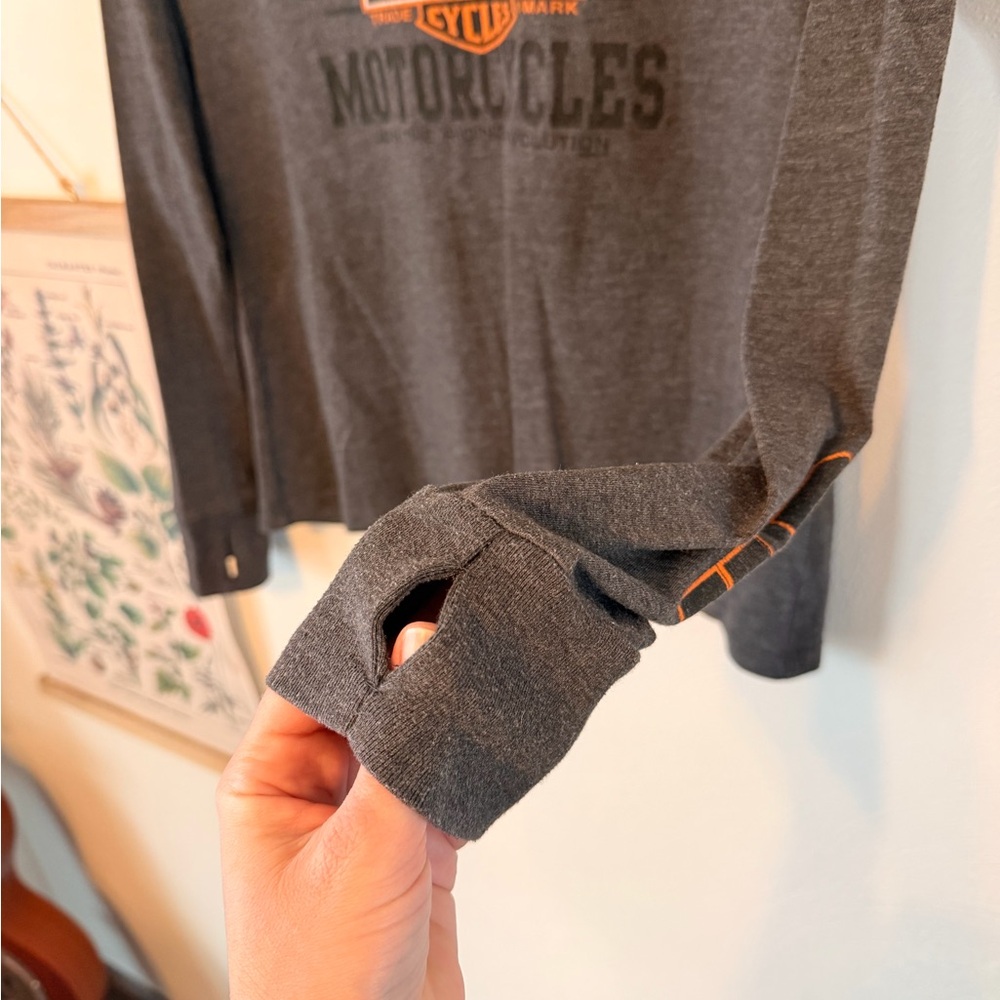 Large - Harley Davidson - Charcoal V-Neck Long Sleeve - Picture 4 of 8